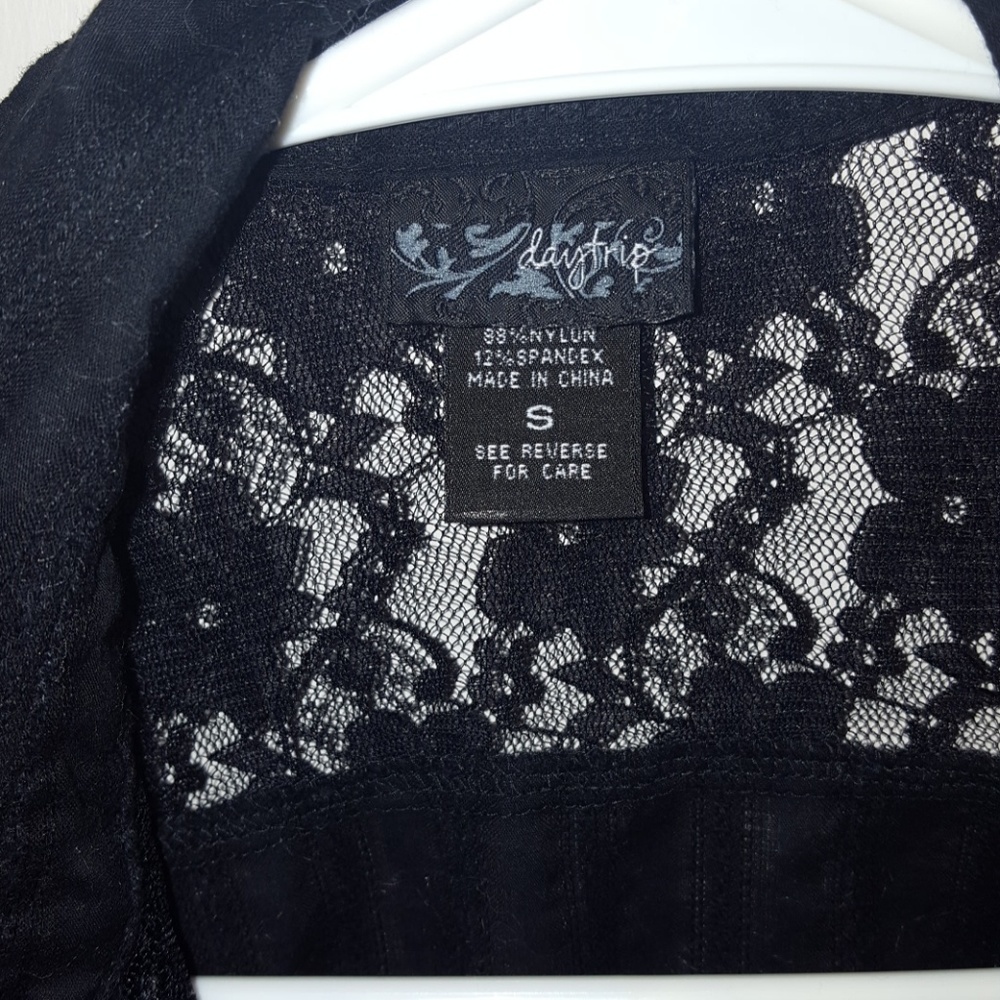 🐢Lace day trip button down - Picture 3 of 3